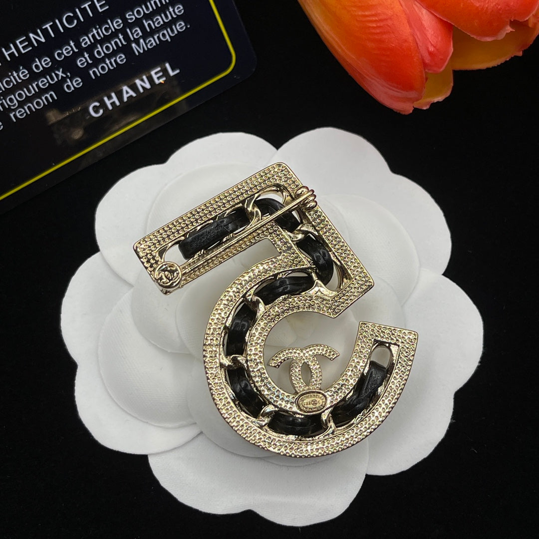 Chanel style brooches - product photo 6