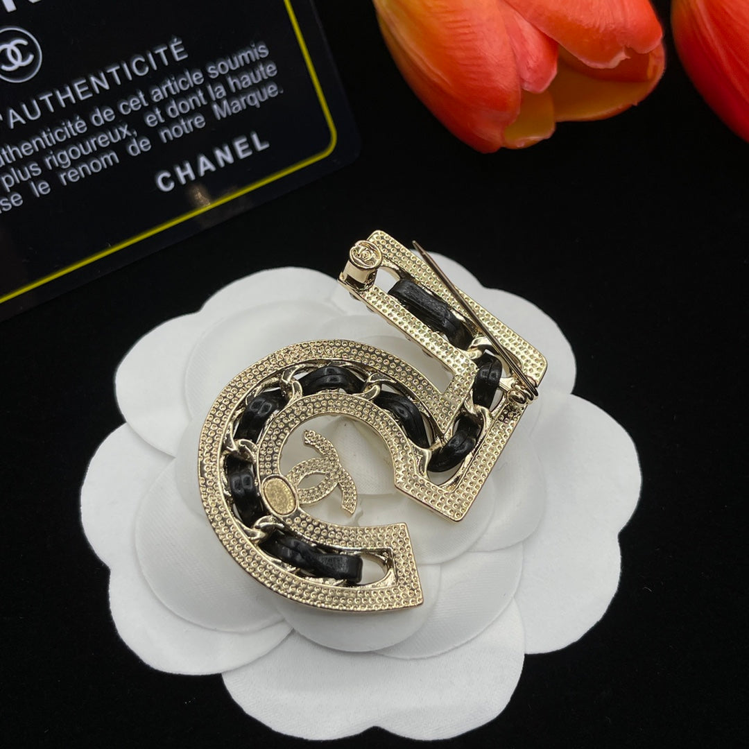 Chanel style brooches - product photo 5