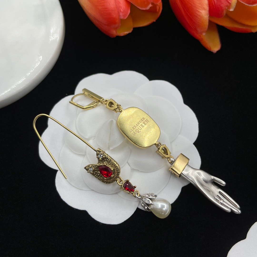 Alexander McQueen Tassel Pearl Charm Drop earrings in Gold Tone, detail view 5