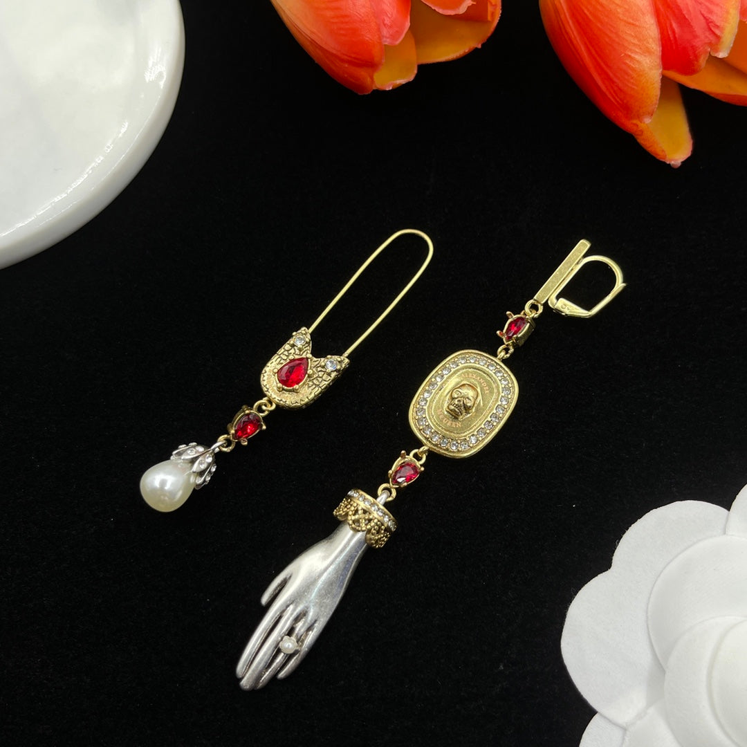 Alexander McQueen Tassel Pearl Charm Drop earrings in Gold Tone, detail view 2