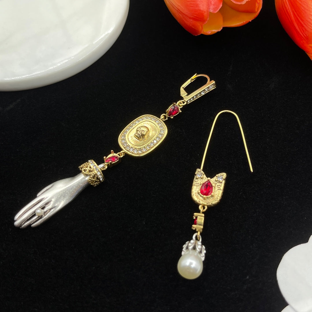 Alexander McQueen Tassel Pearl Charm Drop earrings in Gold Tone, detail view 3