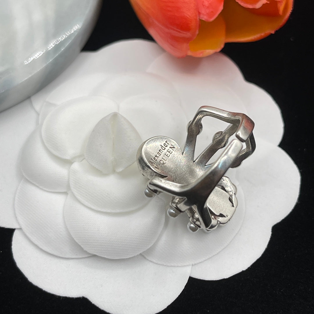 Alexander McQueen Crystal Flower Cluster ring in Silver Tone, detail view 13