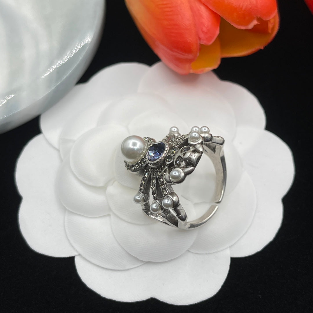 Alexander McQueen Crystal Flower Cluster ring in Silver Tone, detail view 10