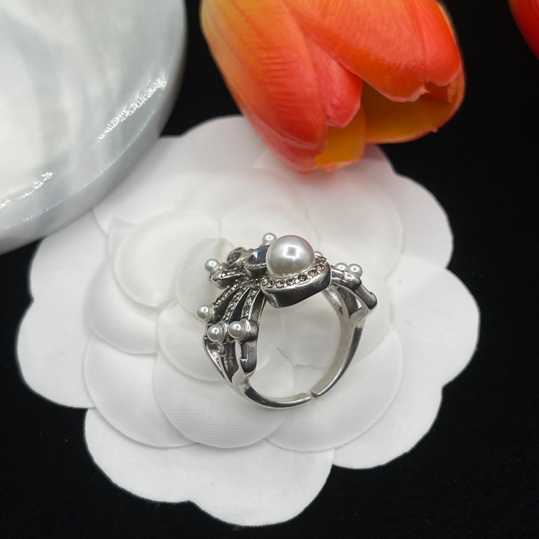 Alexander McQueen Crystal Flower Cluster ring in Silver Tone, detail view 12