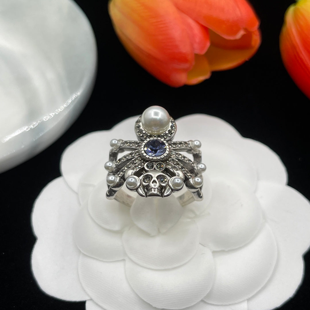 Alexander McQueen Crystal Flower Cluster ring in Silver Tone, detail view 8