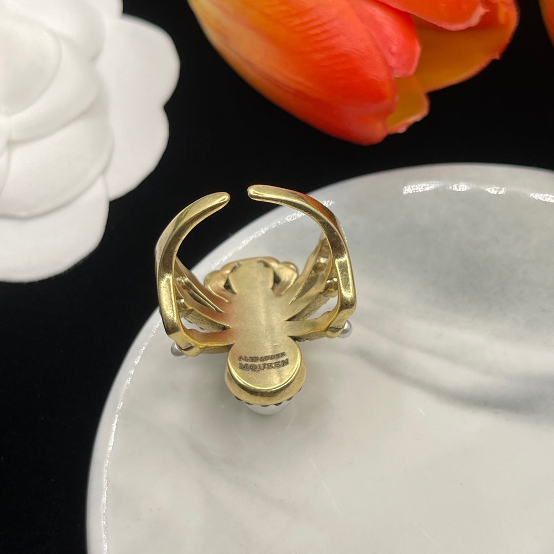 Alexander McQueen Crystal Flower Cluster ring in Gold Tone, detail view 5
