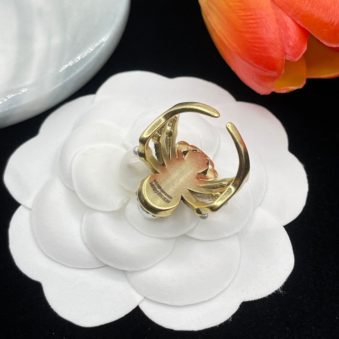 Alexander McQueen Crystal Flower Cluster ring in Gold Tone, detail view 4