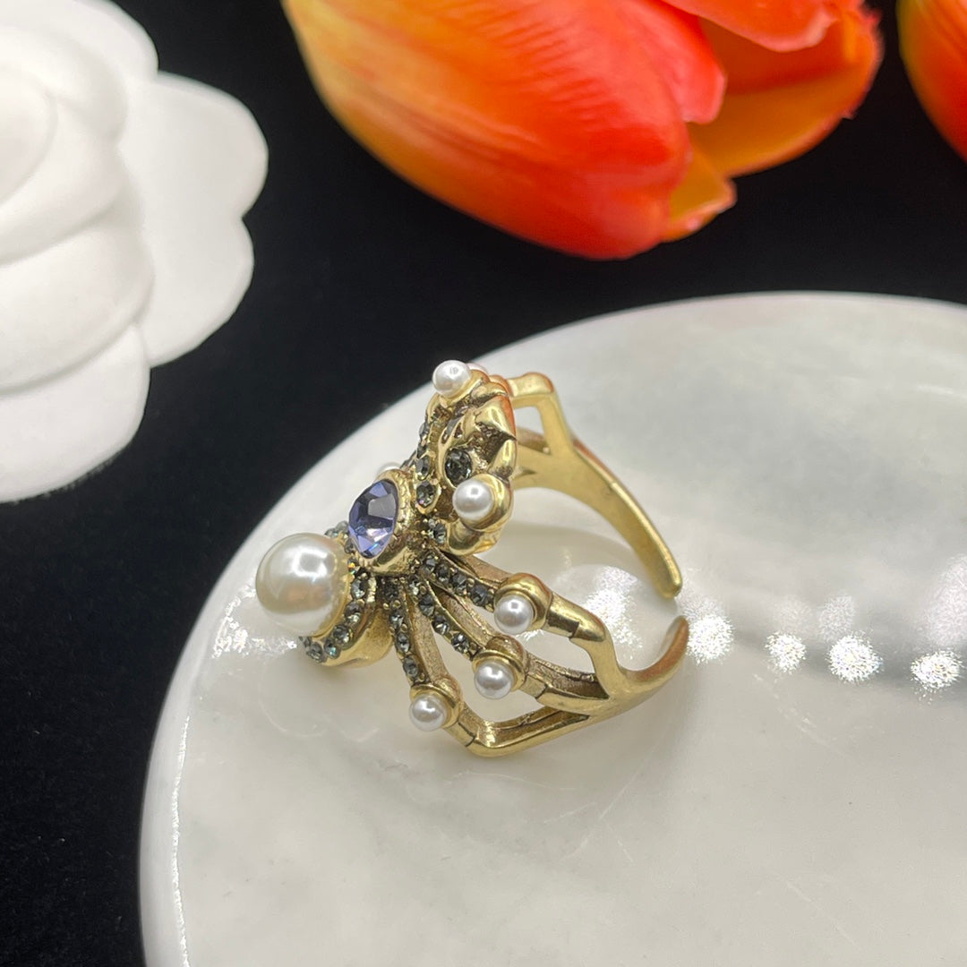 Alexander McQueen Crystal Flower Cluster ring in Gold Tone, detail view 6