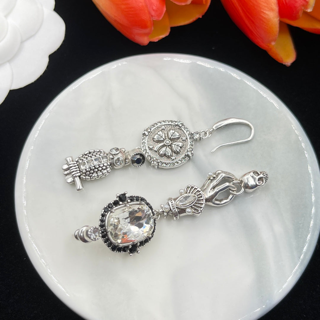 Alexander McQueen Coin Link Drop earrings in Silver Tone, detail view 3