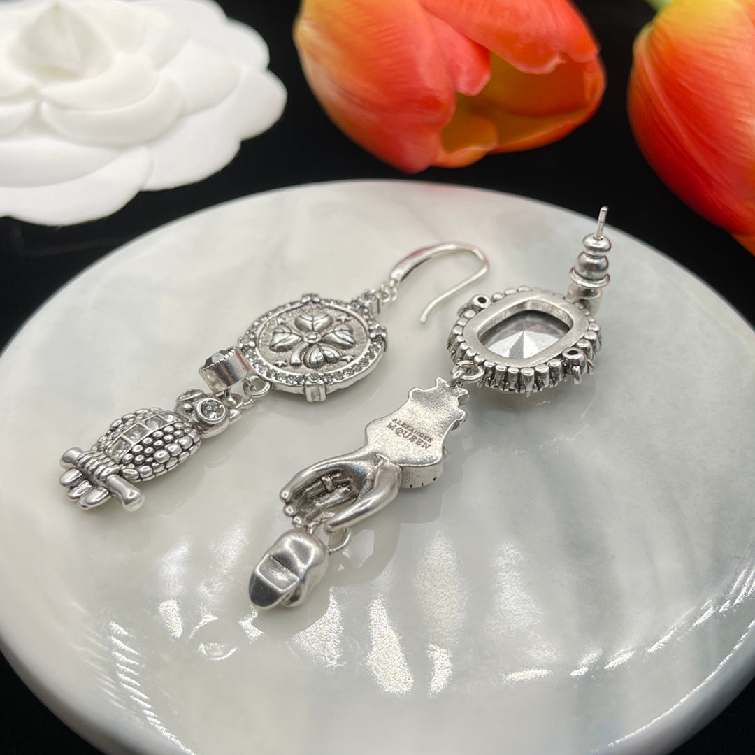 Alexander McQueen Coin Link Drop earrings in Silver Tone, detail view 5