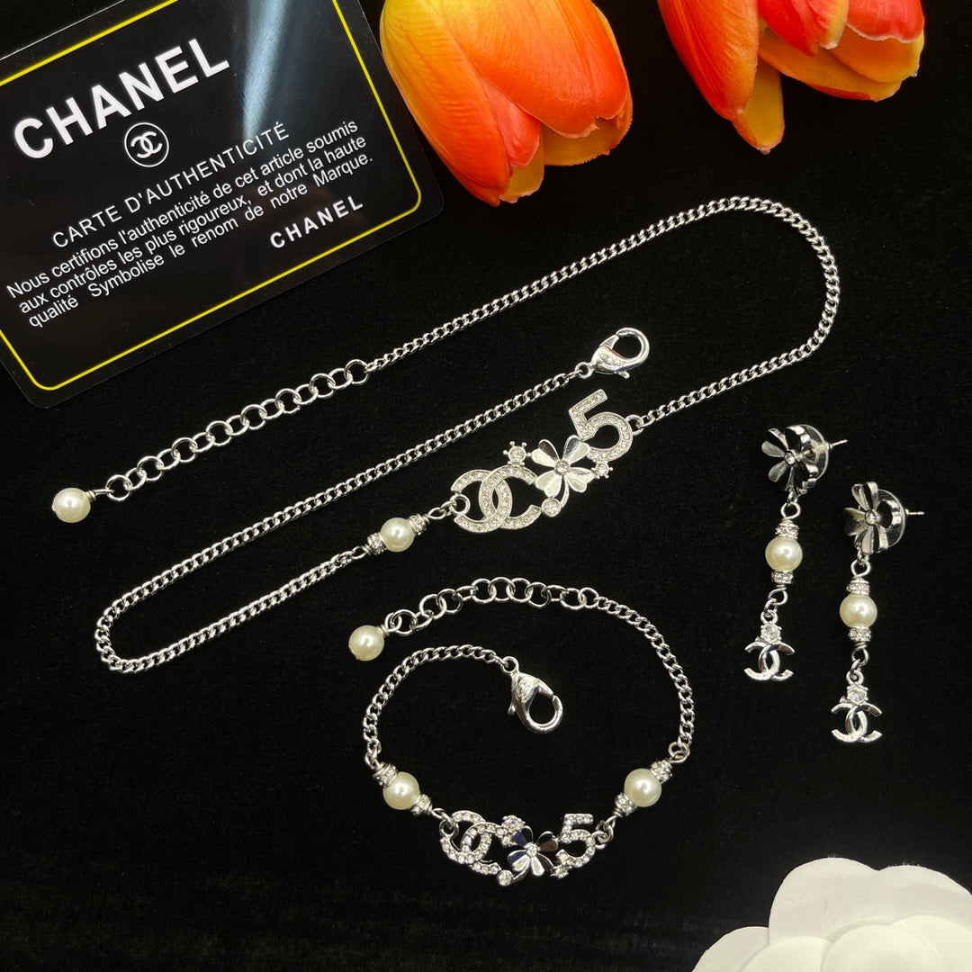 Chanel style bracelets - product photo 7