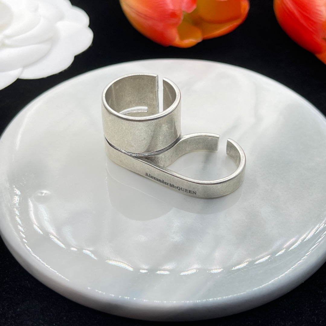 Alexander McQueen Sculpted Cross Band ring in Silver Tone, detail view 10