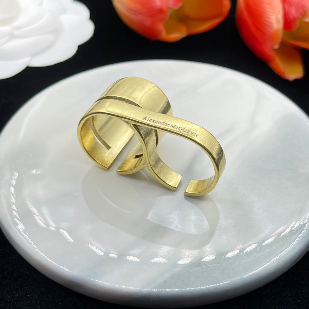 Alexander McQueen Sculpted Cross Band ring in Gold Tone, detail view 2