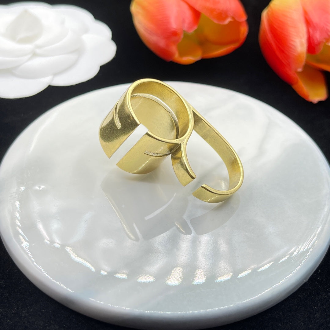 Alexander McQueen Sculpted Cross Band ring in Gold Tone, detail view 4