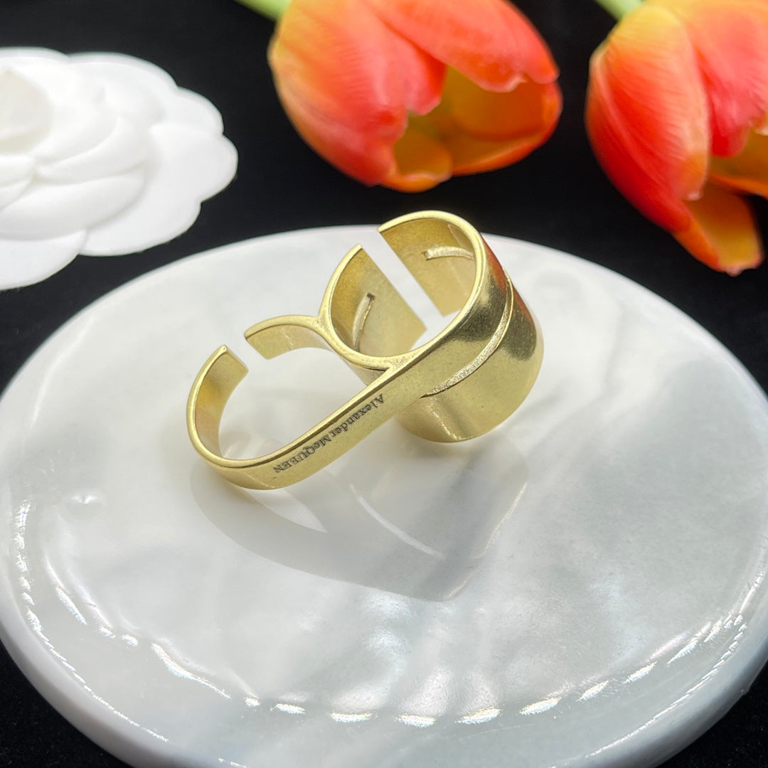 Alexander McQueen Sculpted Cross Band ring in Gold Tone, detail view 5