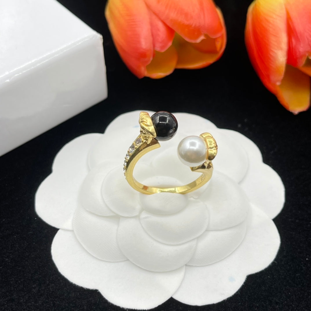 Alexander McQueen Pearl Skull Signet ring in Gold Tone, main view