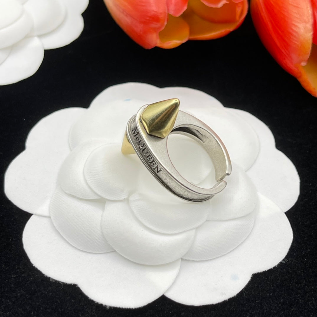 Alexander McQueen Folded Knot Band ring in Silver Tone, detail view 10