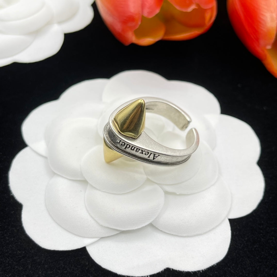Alexander McQueen Folded Knot Band ring in Silver Tone, detail view 13