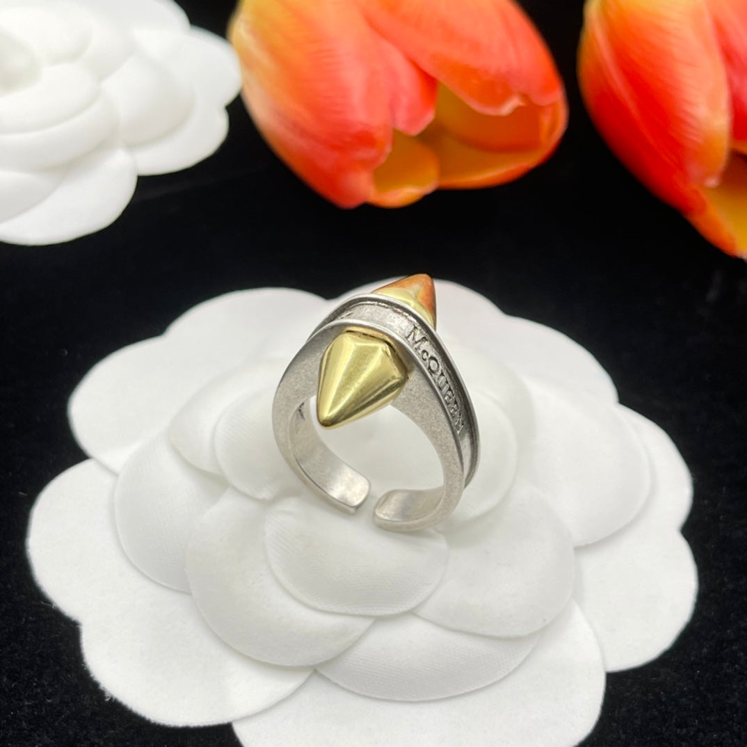 Alexander McQueen Folded Knot Band ring in Silver Tone, detail view 9
