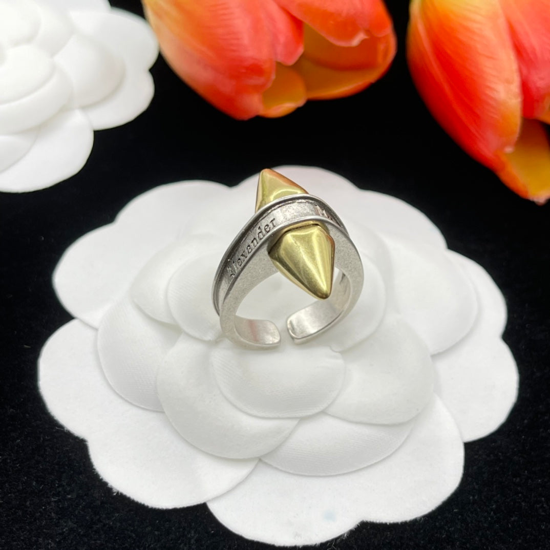 Alexander McQueen Folded Knot Band ring in Silver Tone, detail view 8