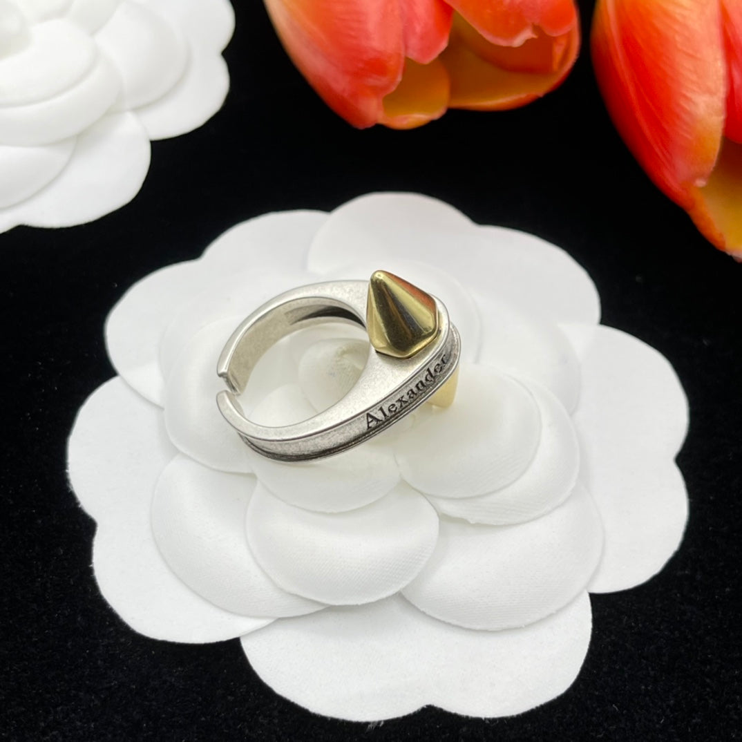 Alexander McQueen Folded Knot Band ring in Silver Tone, detail view 11