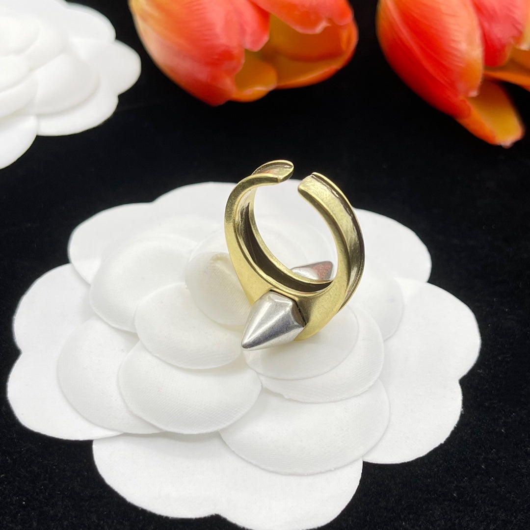 Alexander McQueen Folded Knot Band ring in Gold Tone, detail view 5