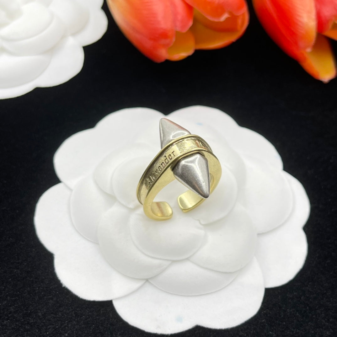 Alexander McQueen Folded Knot Band ring in Gold Tone, main view
