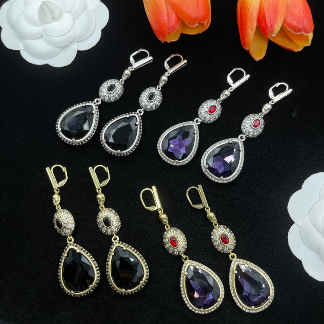 Alexander McQueen Faceted Teardrop Drop earrings in Silver & Black, detail view 28