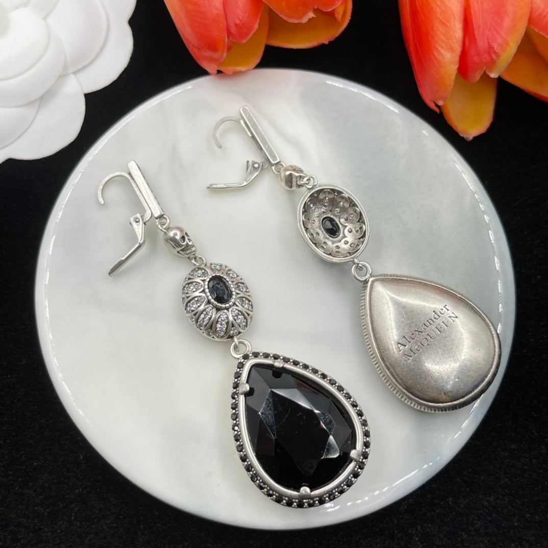 Alexander McQueen Faceted Teardrop Drop earrings in Silver & Black, detail view 26