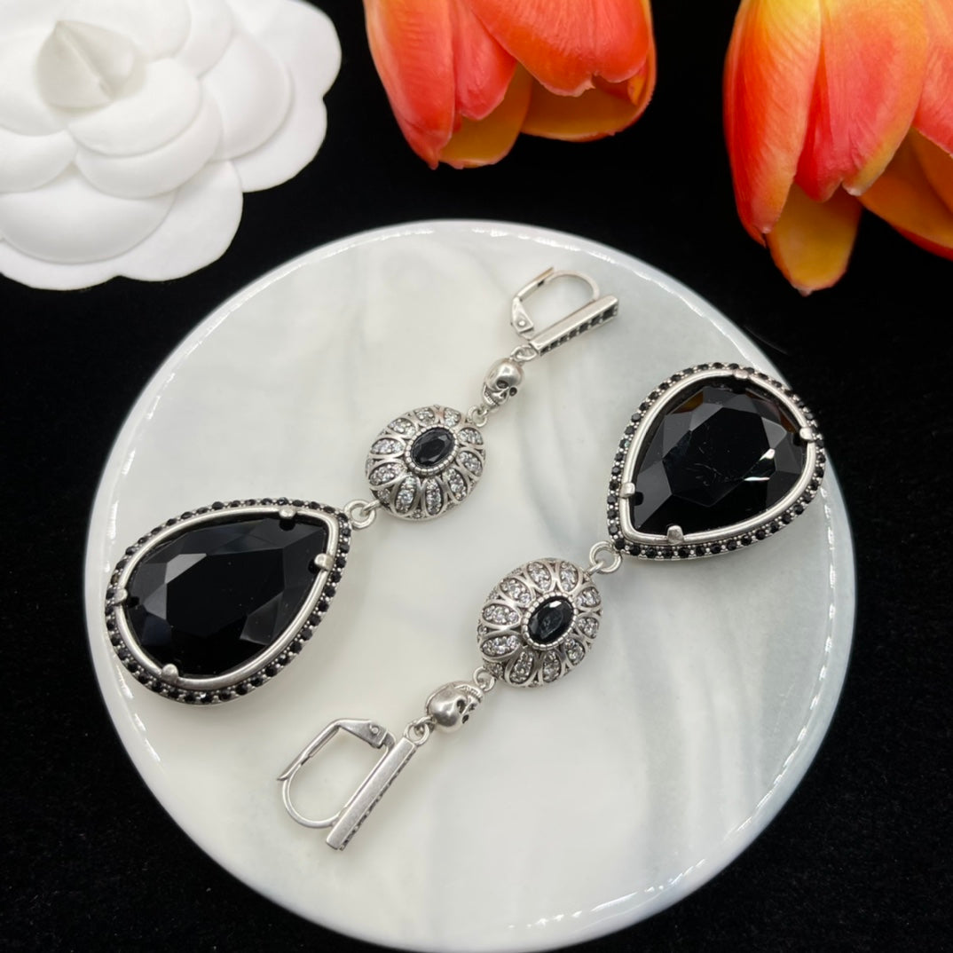 Alexander McQueen Faceted Teardrop Drop earrings in Silver & Black, detail view 24