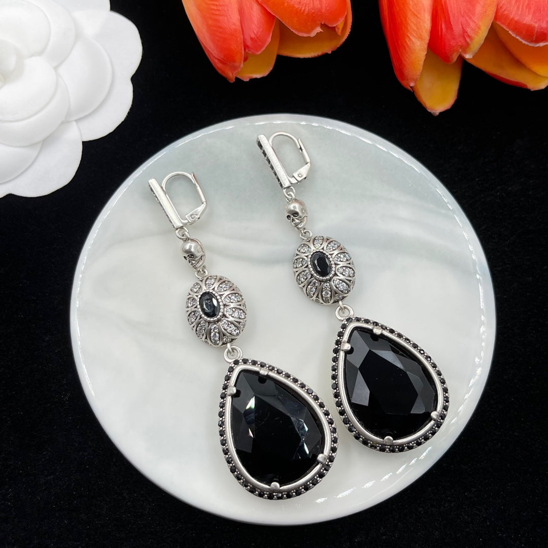 Alexander McQueen Faceted Teardrop Drop earrings in Silver & Black, detail view 22
