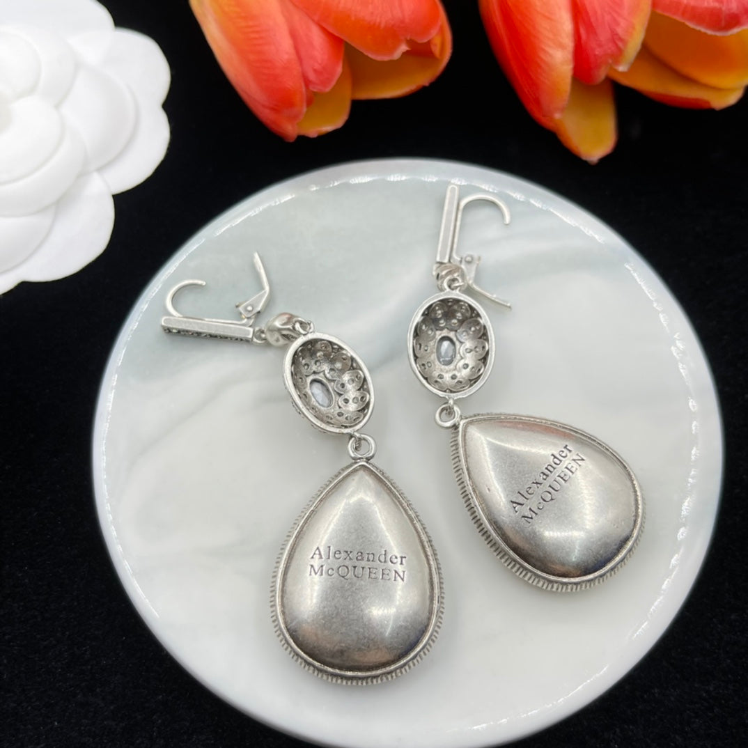 Alexander McQueen Faceted Teardrop Drop earrings in Silver & Purple, detail view 20