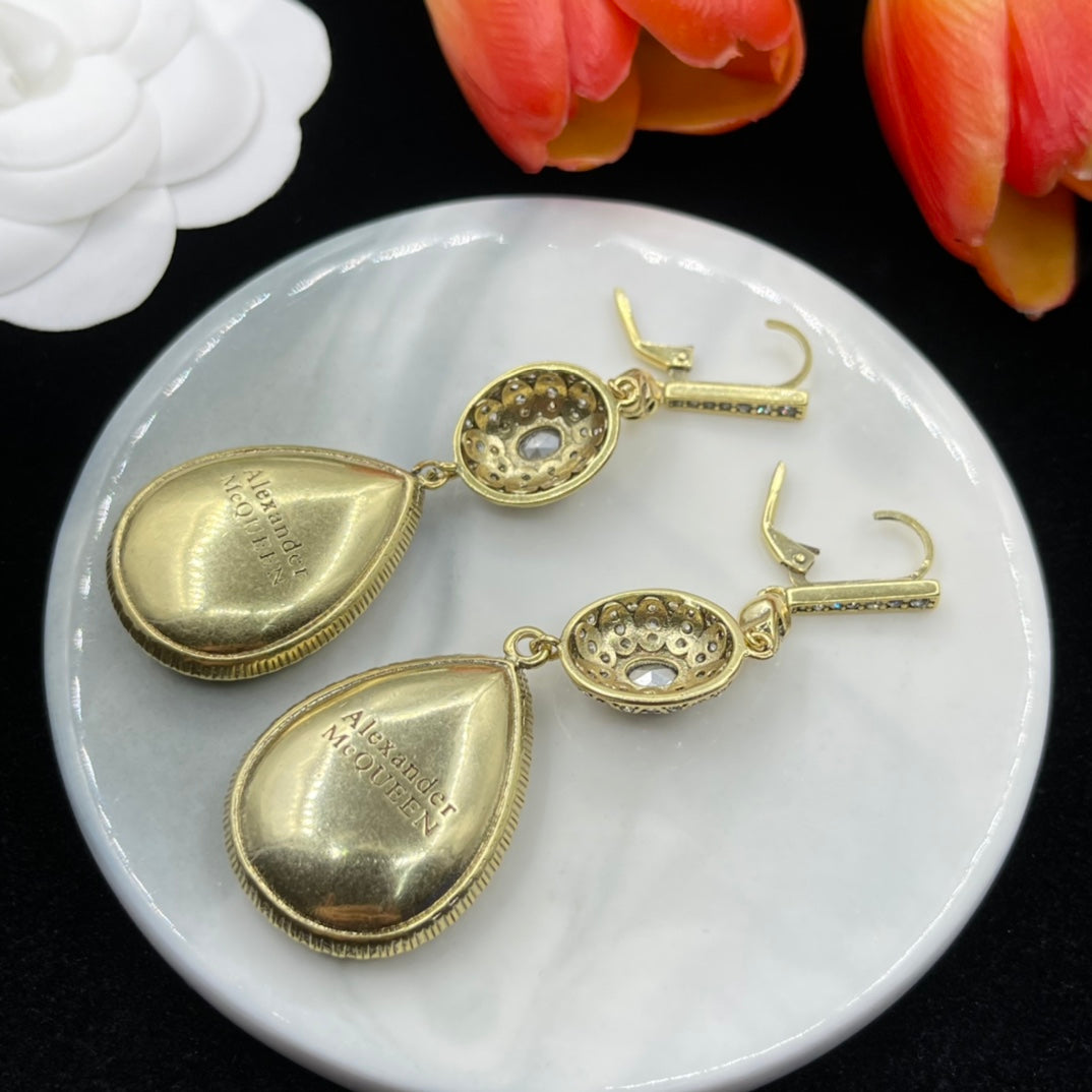 Alexander McQueen Faceted Teardrop Drop earrings in Gold & Purple, detail view 6