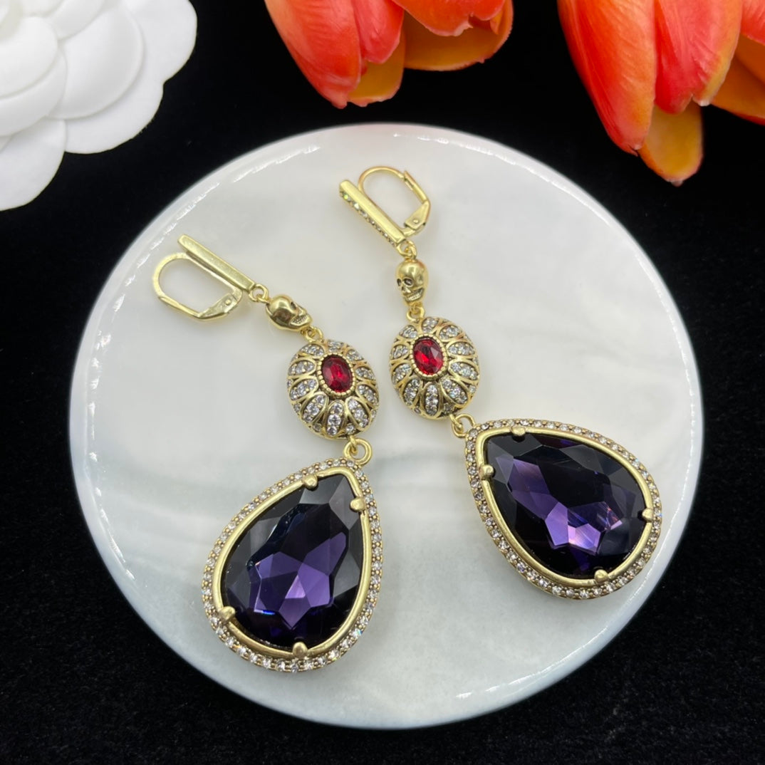 Alexander McQueen Faceted Teardrop Drop earrings in Gold & Purple, detail view 3