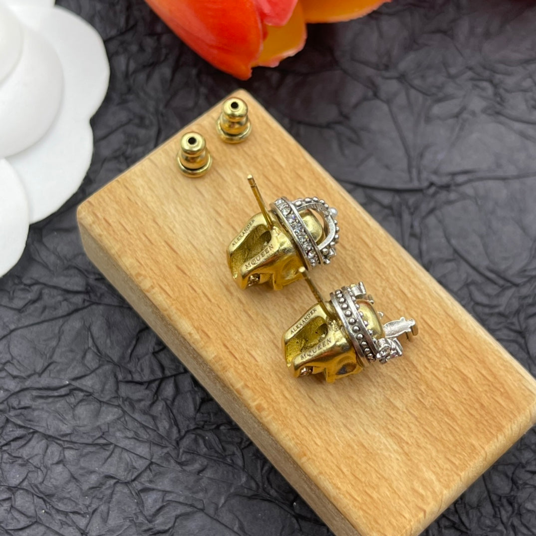 Alexander McQueen Mini Skull Stud earrings in Gold Tone, detail view 6