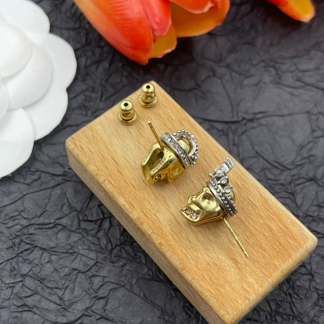 Alexander McQueen Mini Skull Stud earrings in Gold Tone, detail view 5