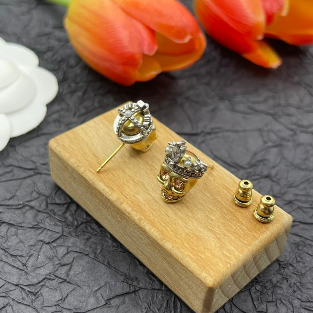 Alexander McQueen Mini Skull Stud earrings in Gold Tone, detail view 4