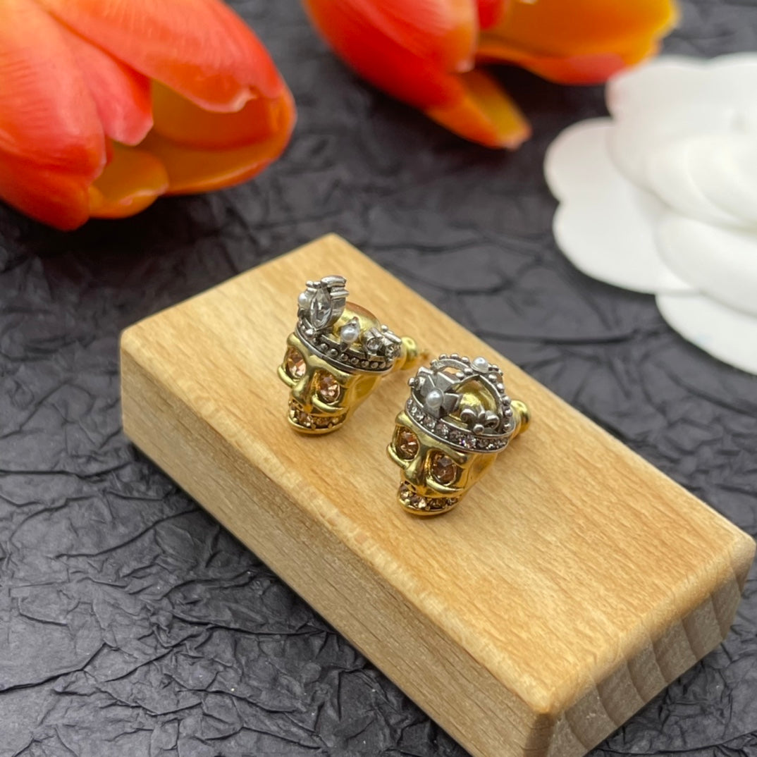 Alexander McQueen Mini Skull Stud earrings in Gold Tone, detail view 2