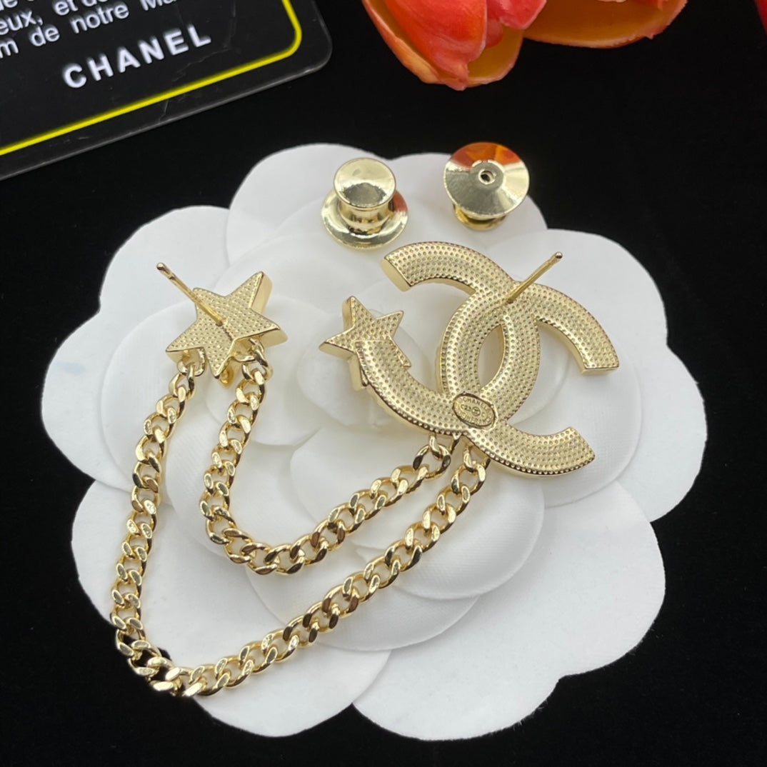 Chanel style brooches - product photo 6