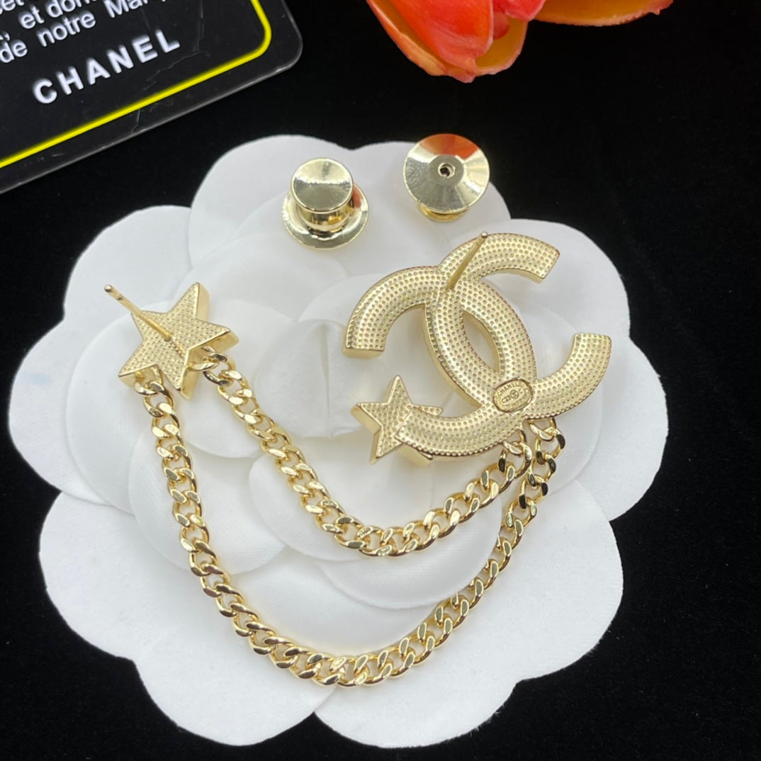 Chanel style brooches - product photo 5