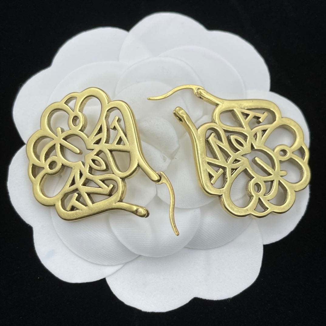 Alexander McQueen Filigree Monogram Stud earrings in Gold Tone, detail view 4