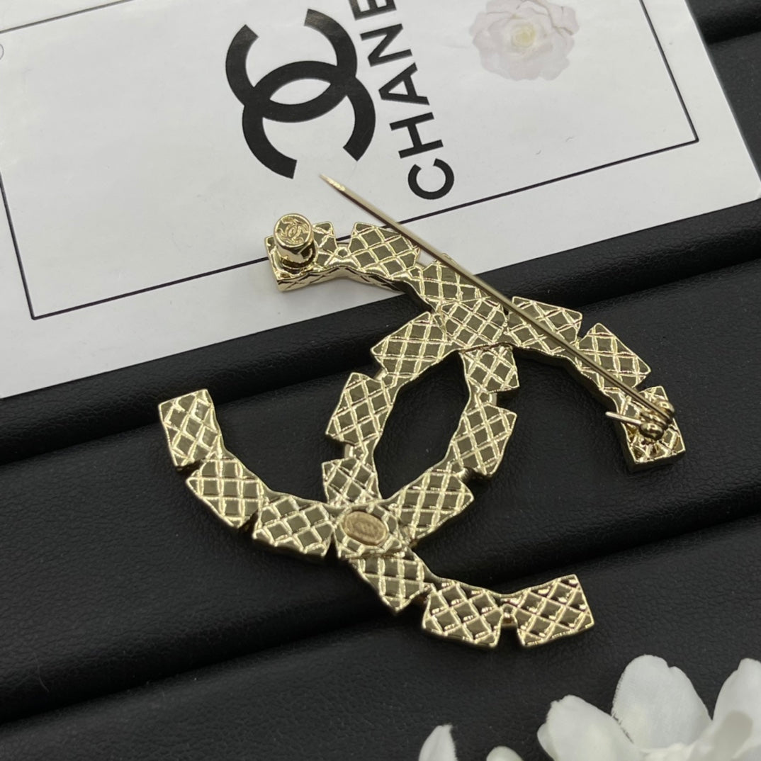 Chanel style brooches - product photo 5
