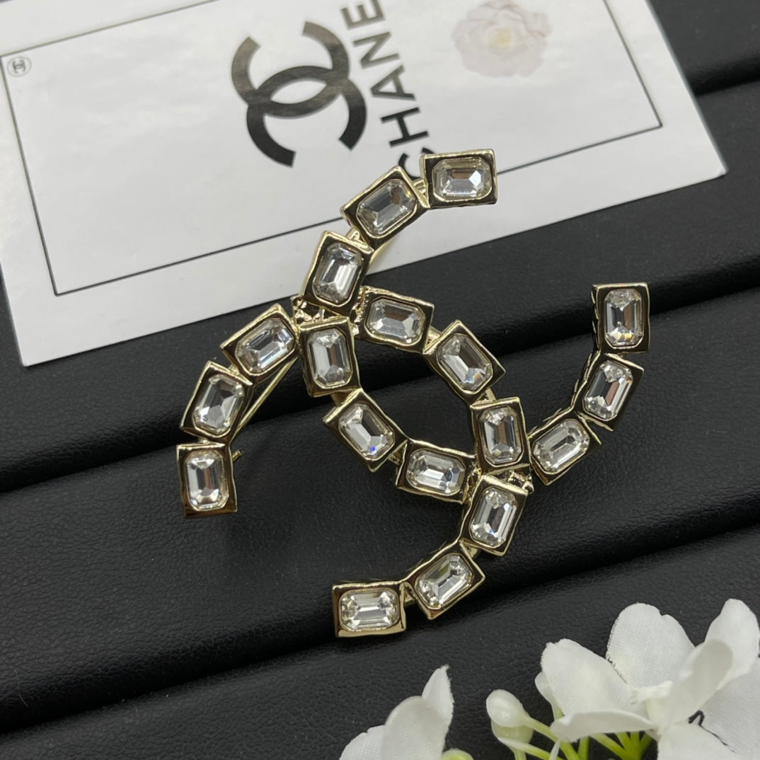 Chanel style brooches - product photo 3