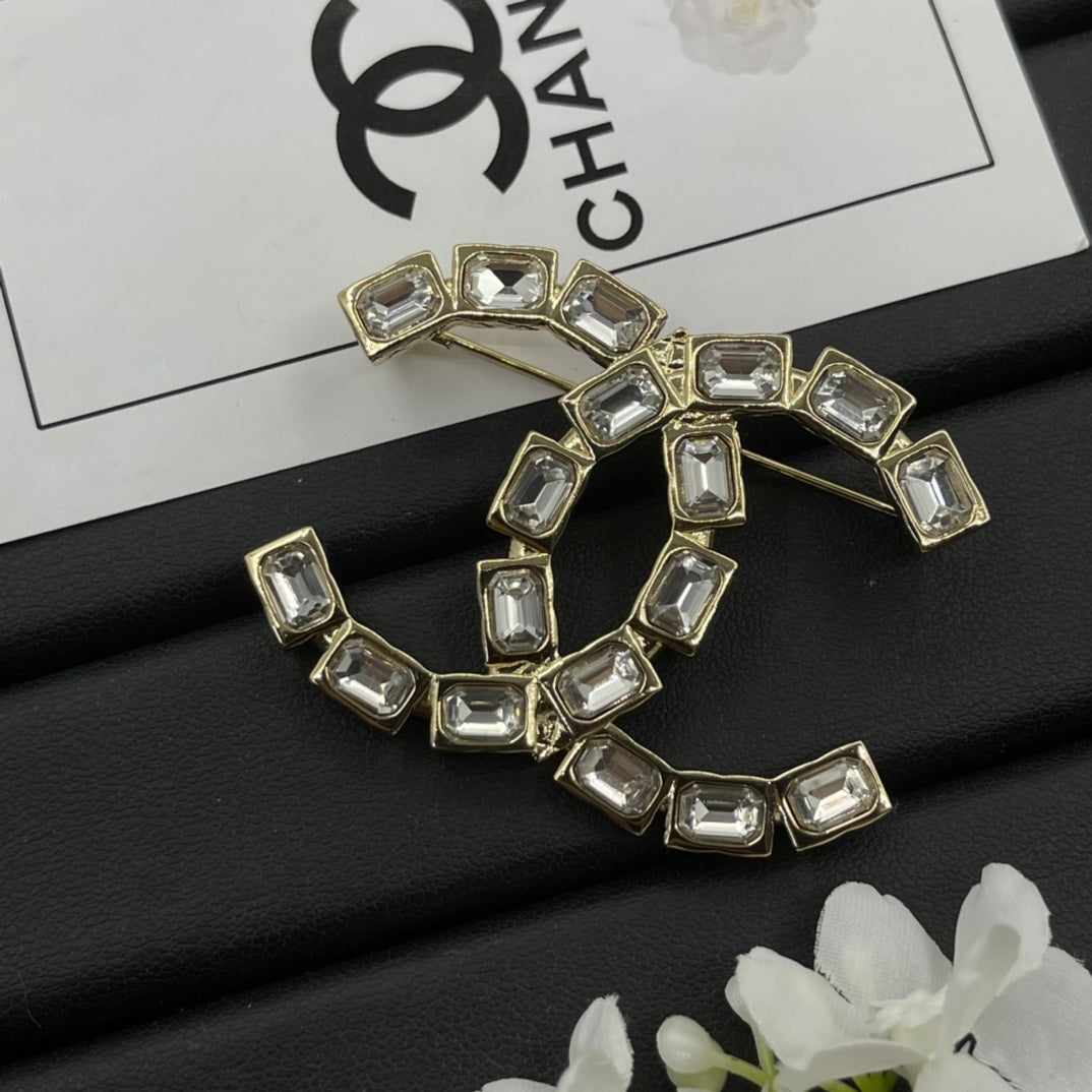 Chanel style brooches - product photo 2