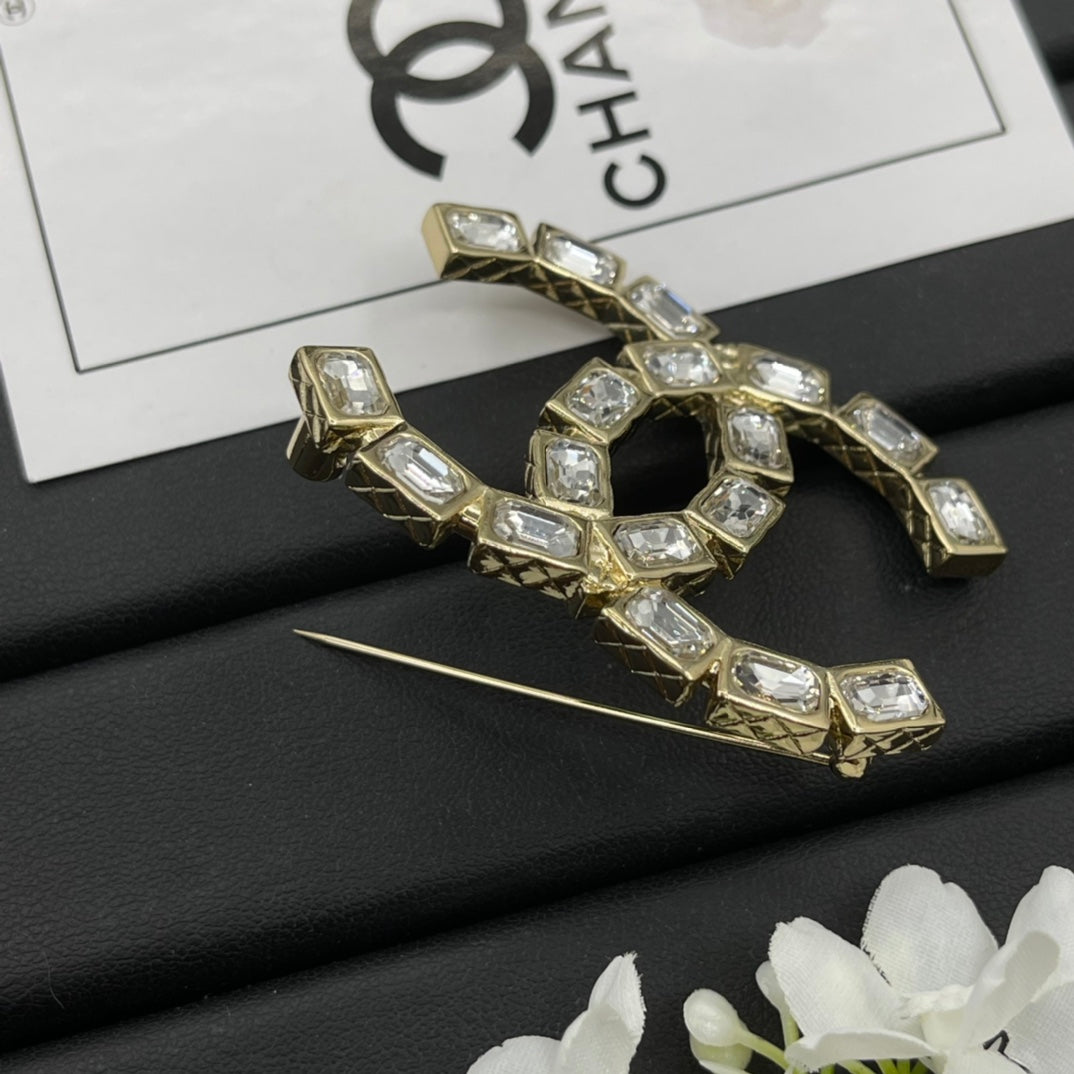 Chanel style brooches - product photo 4