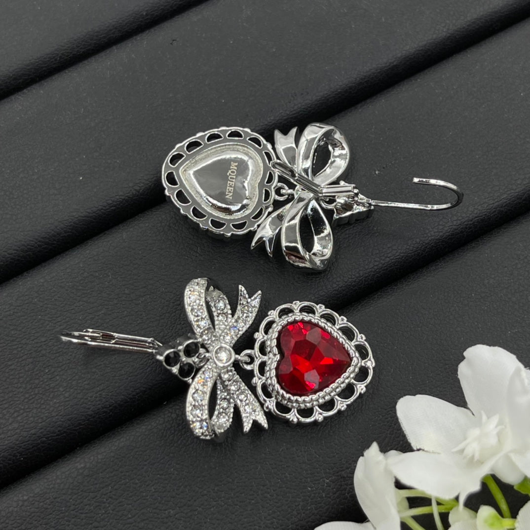 Alexander McQueen Bee Heart Drop earrings in Silver & Red, detail view 5