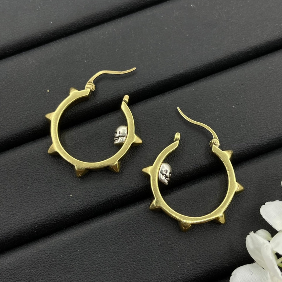 Alexander McQueen Thorn Hoop earrings in Gold Tone, detail view 3