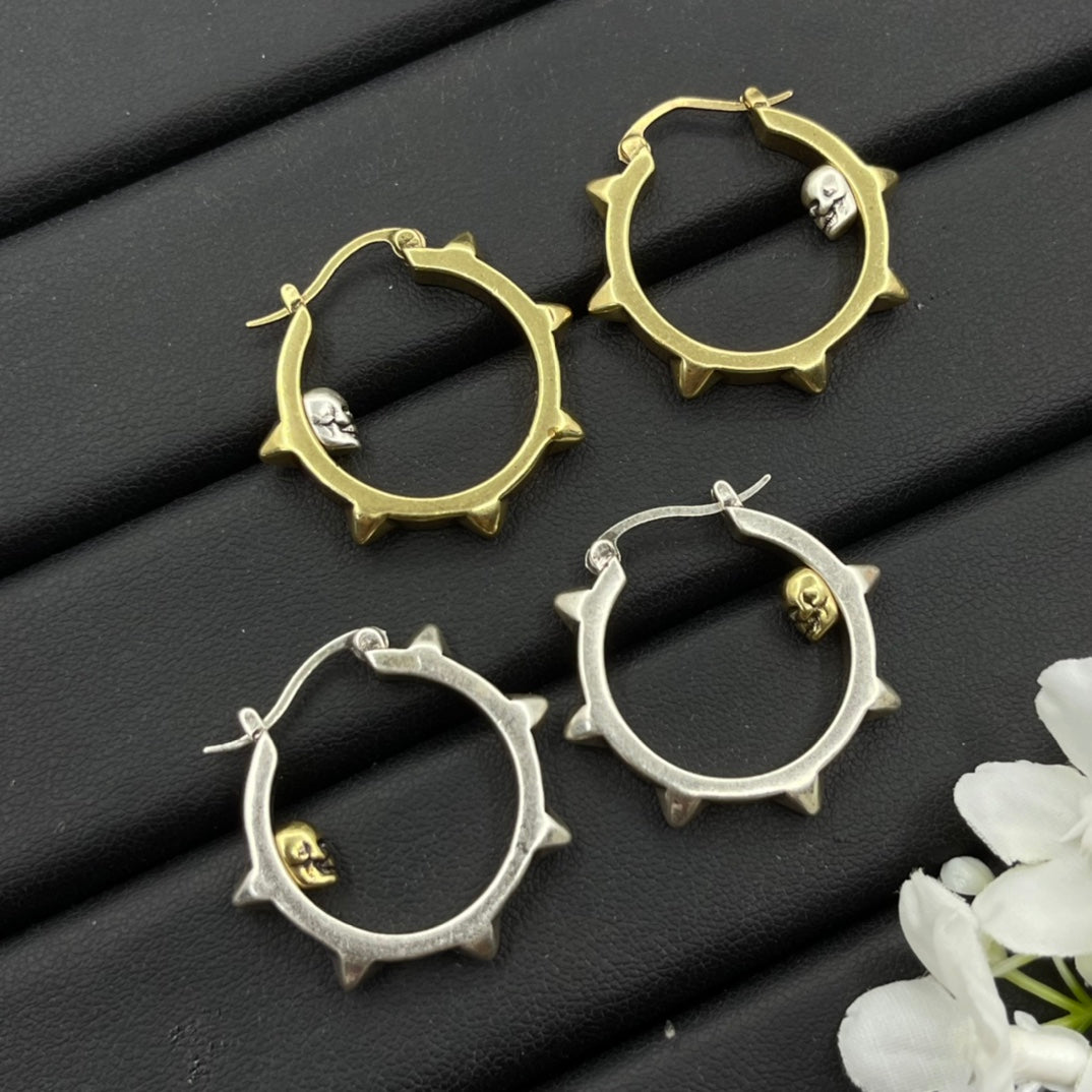 Alexander McQueen Thorn Hoop earrings in Gold Tone, detail view 7