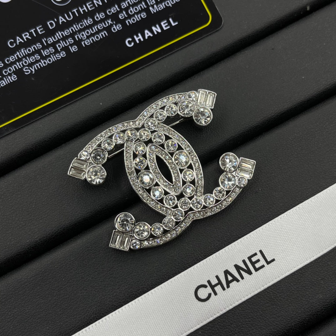 Chanel style brooches - product photo 1
