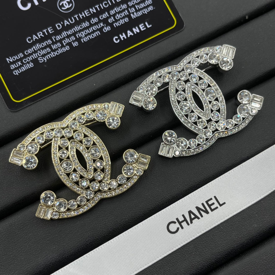 Chanel style brooches - product photo 7